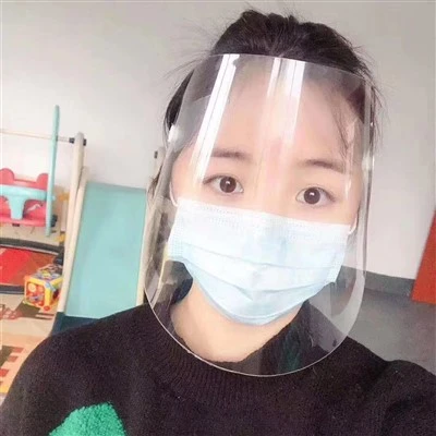 Qual é a resistência à fluência de uma placa espessa de PET transparente?